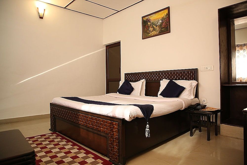 Dewdrop Classic Fall resort Super Deluxe Room 7
