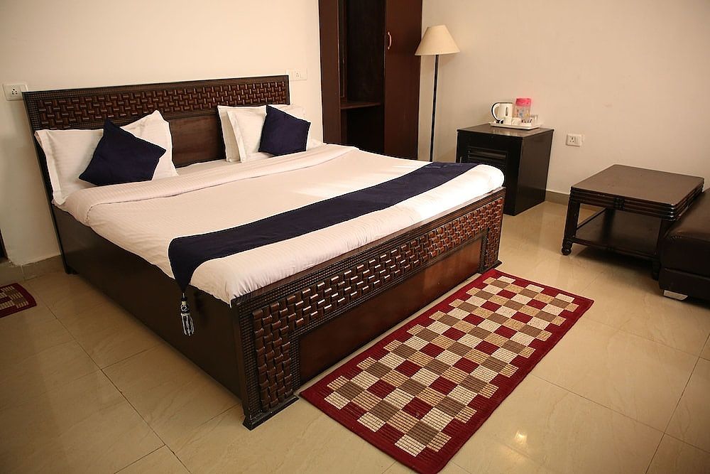 Dewdrop Classic Fall resort Super Deluxe Room 4