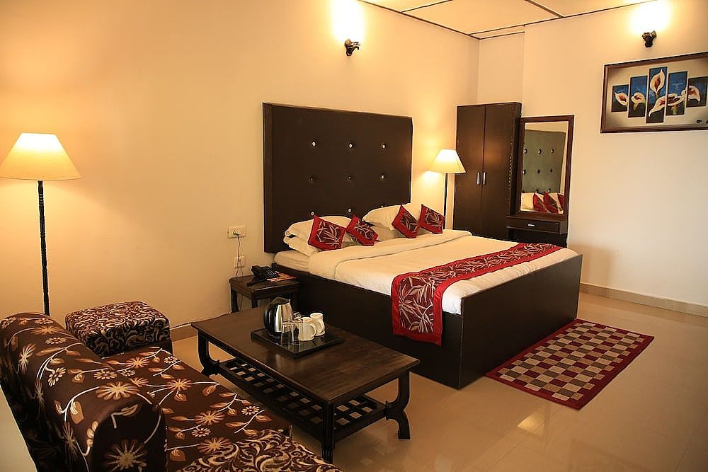 Dewdrop Classic Fall resort Super Deluxe Room 8