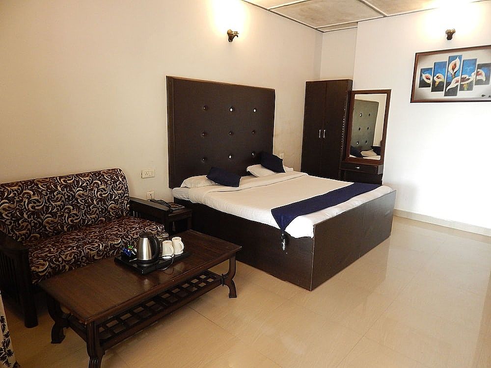 Dewdrop Classic Fall resort Super Deluxe Room 10