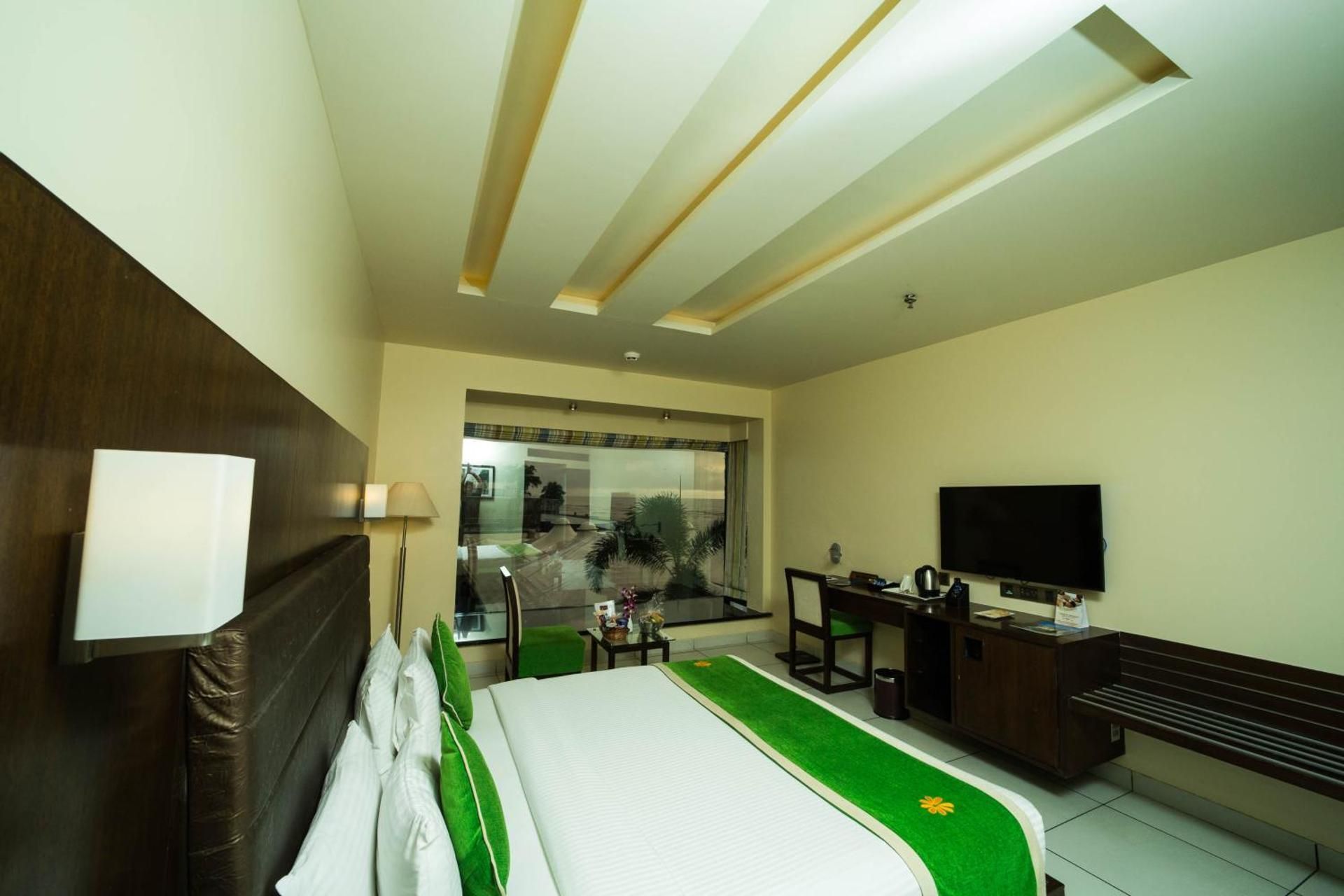 Premium Pool View King Room
