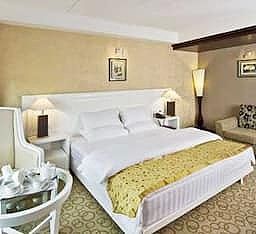 Hotel Gargee Grand Club Deluxe Room