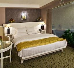 Hotel Gargee Grand Club Deluxe Room 5