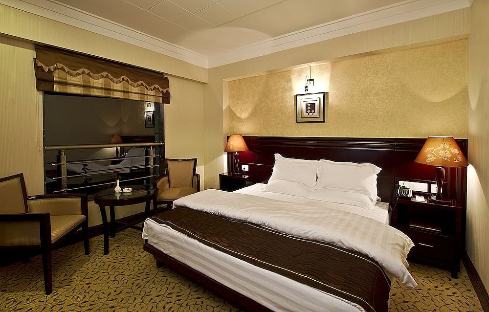 Hotel Gargee Grand Club Deluxe Room 3