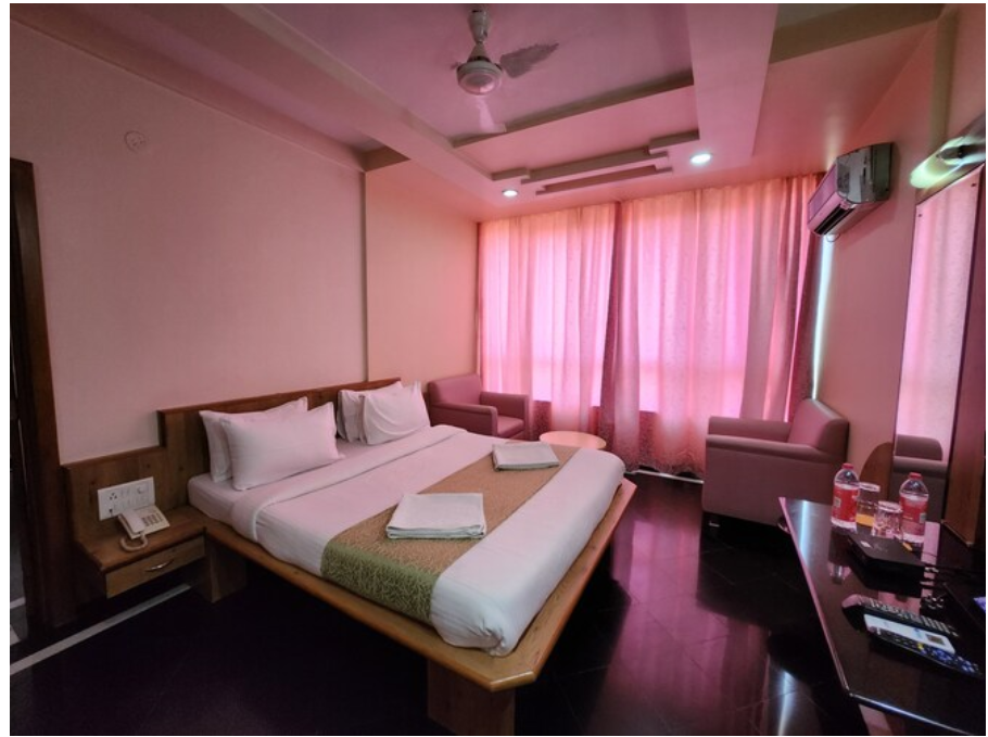 Super Deluxe - with bathtub