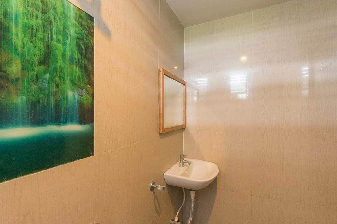 Krishna Sai Comfort Family With One Queen and One Single Bed