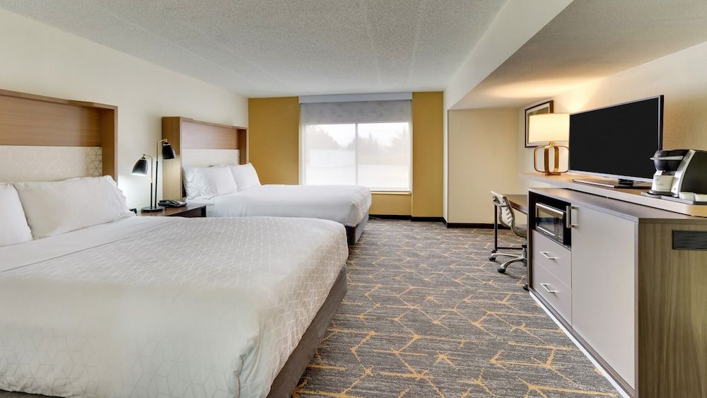 Room, 2 Queen Beds, Accessible, Golf View (Communications)