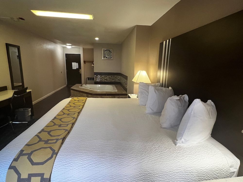 Comfort Suite, 1 King Bed, Non Smoking, Hot Tub