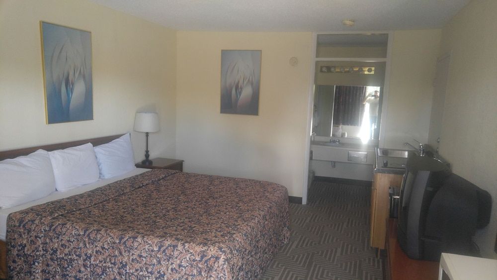 Americourt Extended Stays Economy Room, 1 King Bed