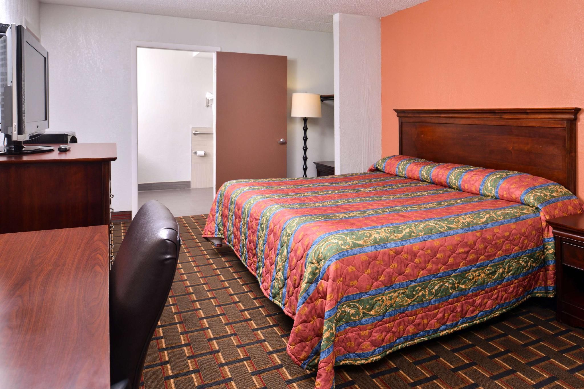 1 King Bed Non-Smoking