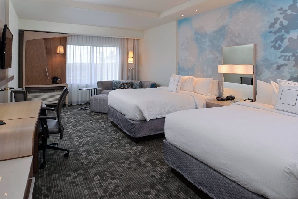 Room, 2 Queen Beds (Mobility Accessible, Roll-in Shower)
