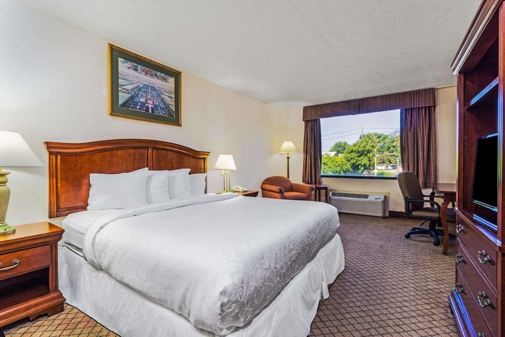 undefined Days Inn by Wyndham Columbus Airport 2
