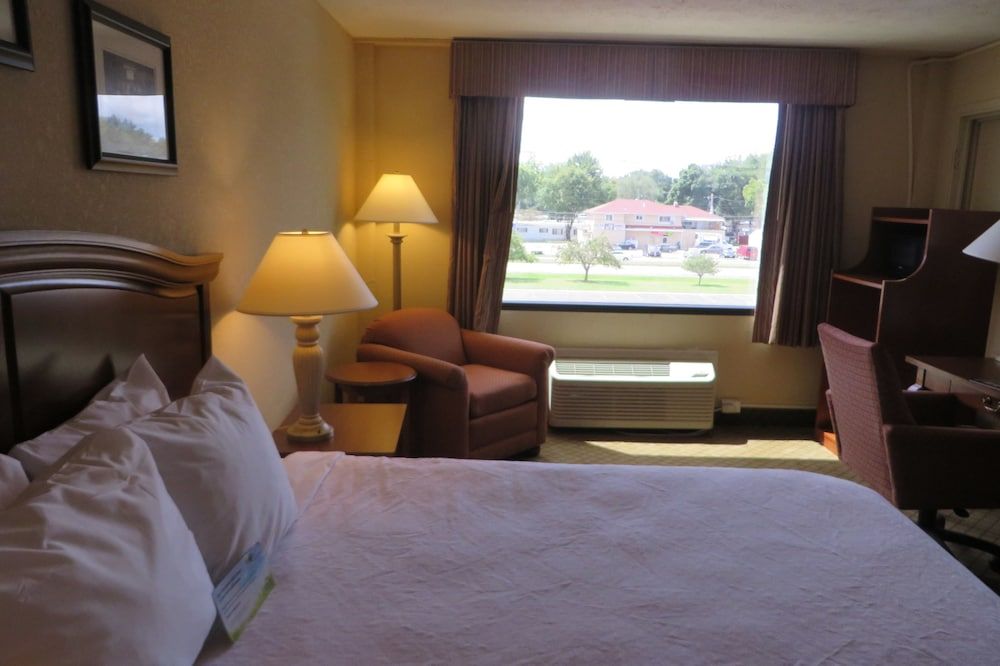 undefined Days Inn by Wyndham Columbus Airport 3