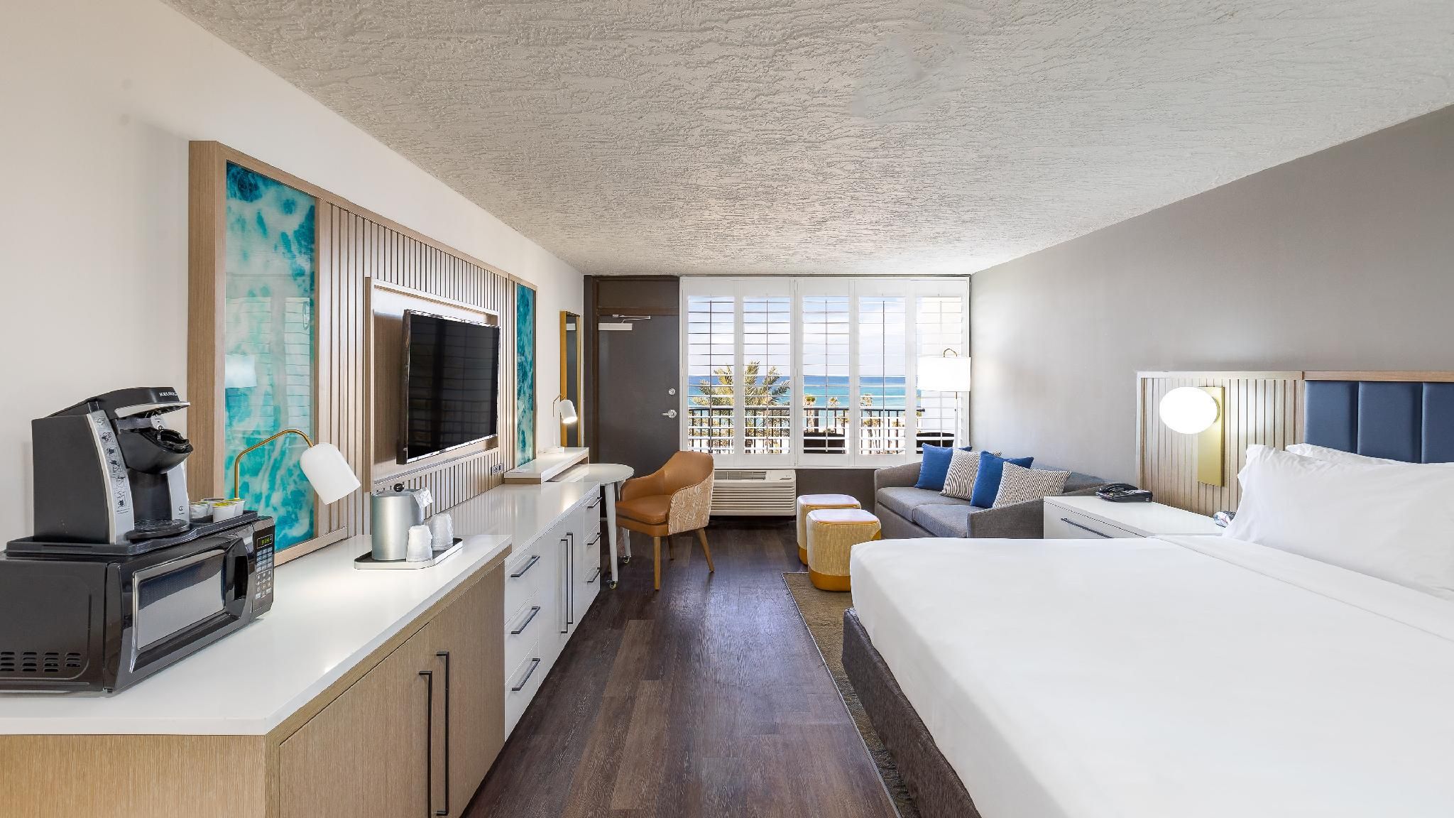 King Bed Standard Sofa Bed Oceanfront