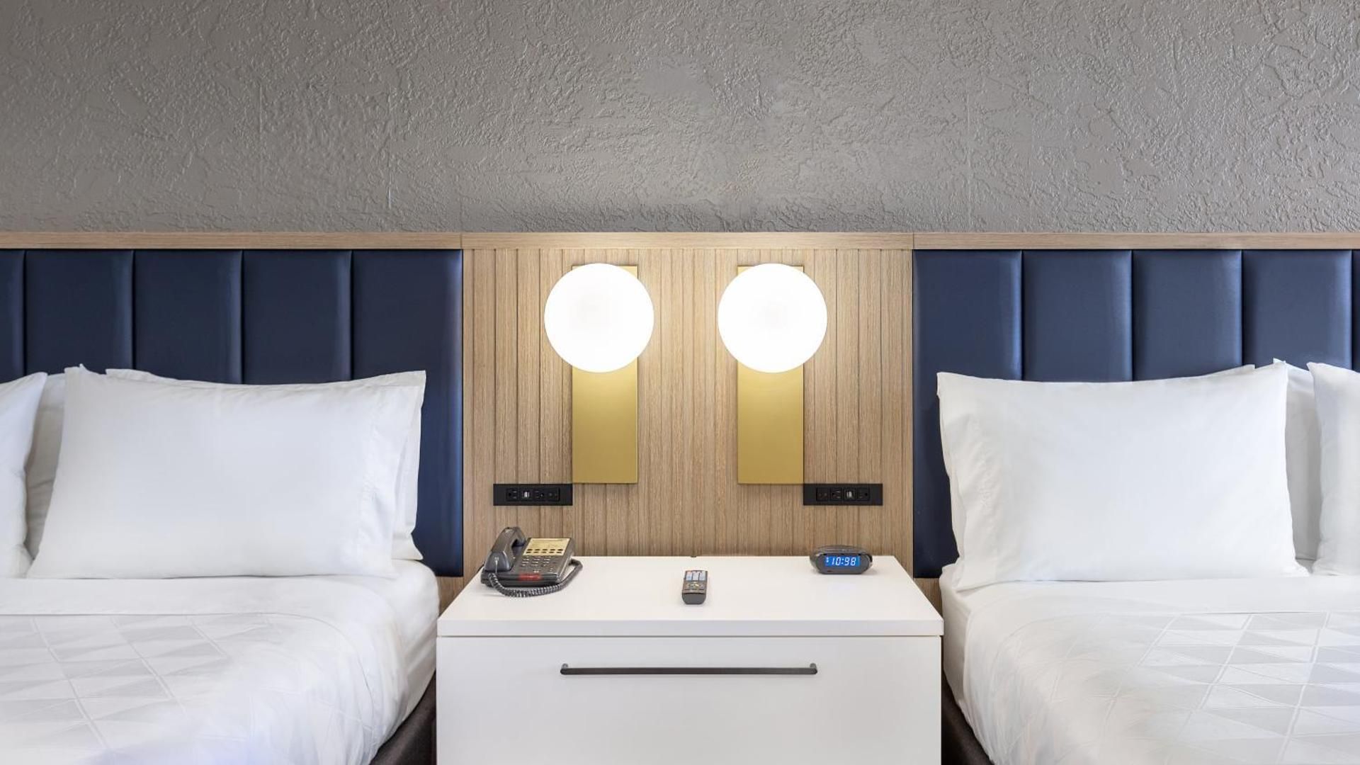 2 Queen Beds Standard Ocean View