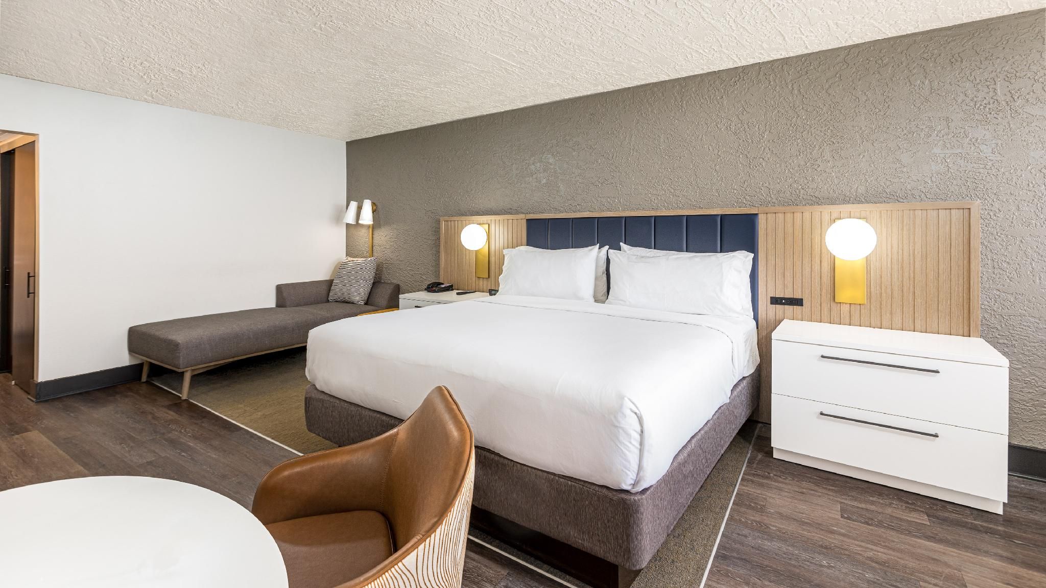 1 King Bed Standard Oceanfront Top Floor