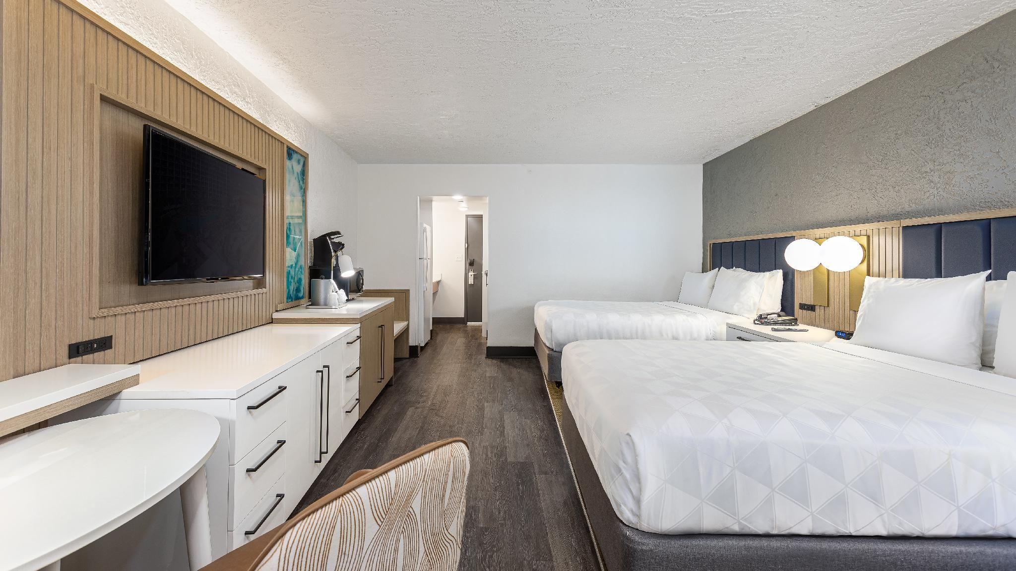 2 Queen Beds Standard Ocean View