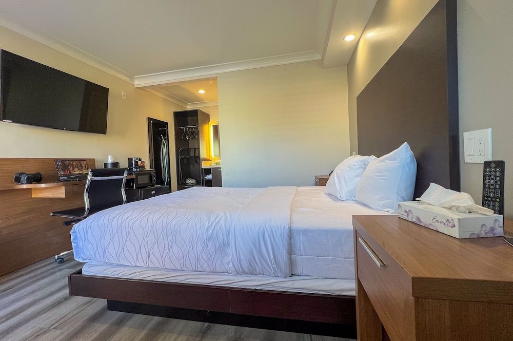 undefined Greenwich Inn 9