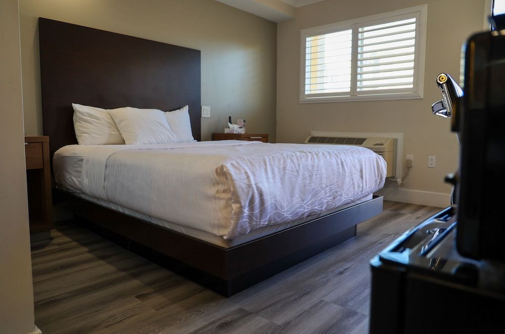 undefined Greenwich Inn 10