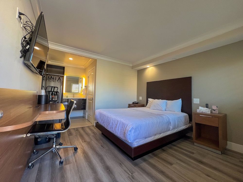 undefined Greenwich Inn 3