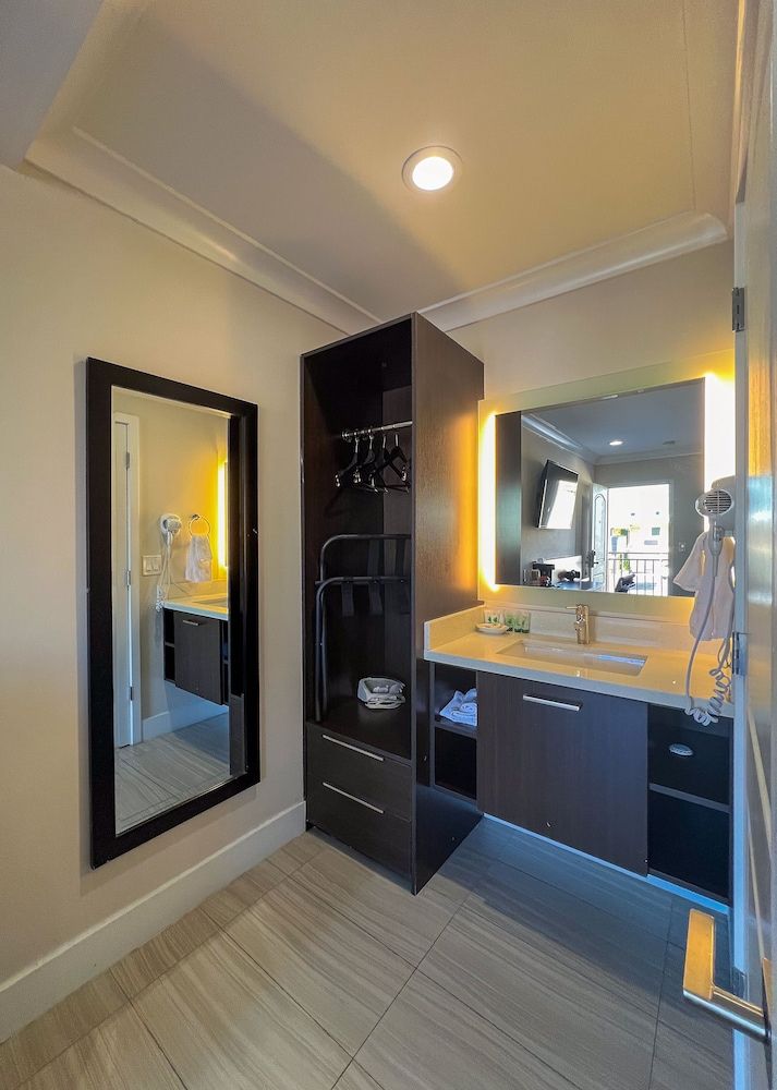 Greenwich Inn Premium Room, 1 Queen Bed, Non Smoking 5