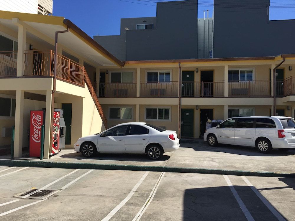 undefined Greenwich Inn 4