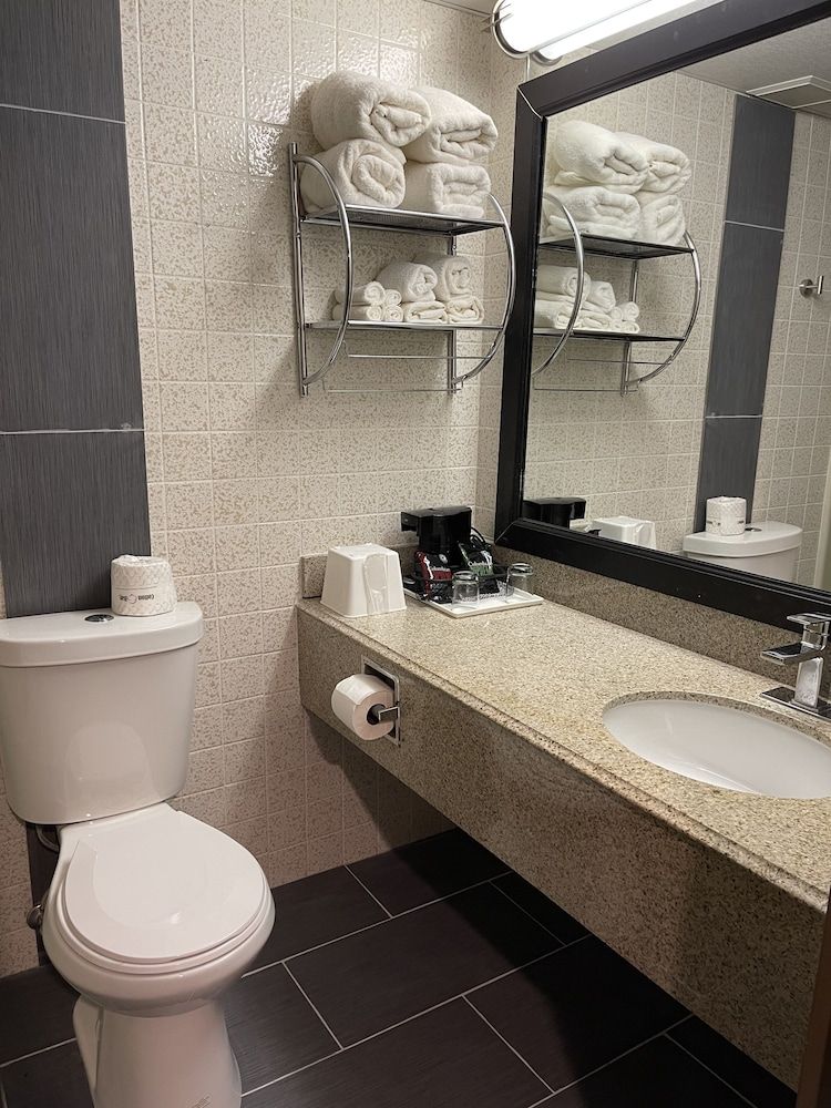 Suite, 1 Bedroom, Non Smoking (1 Queen & 1 Double Beds)