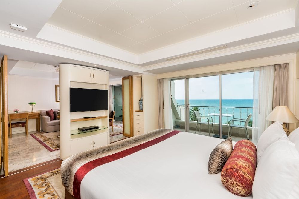 Royal Wing Suites & Spa Pattaya One Bedroom Royal Wing Suite 3