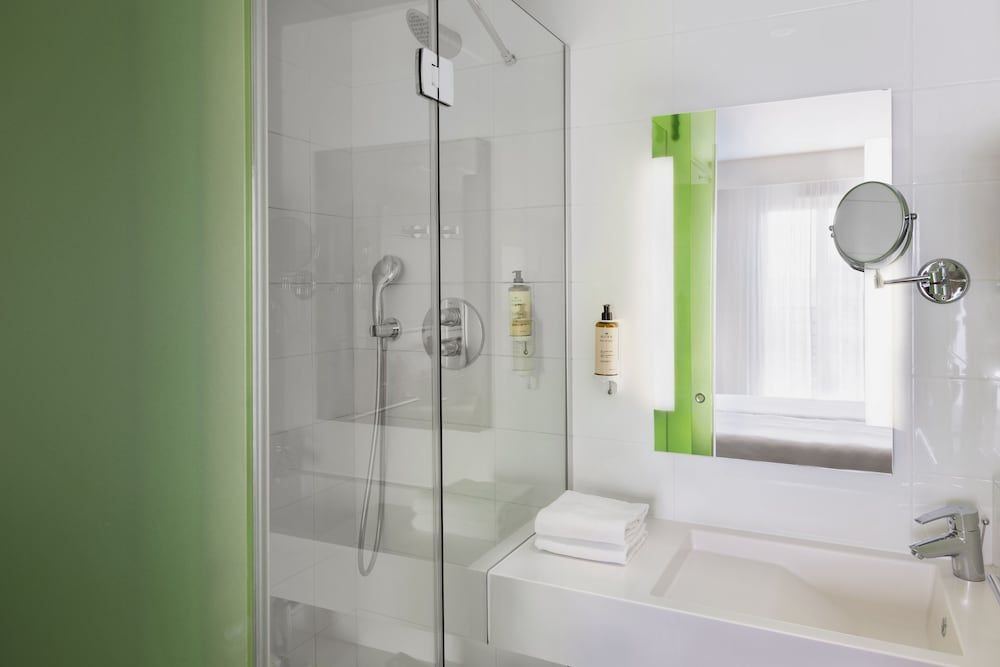 undefined Mercure Paris gare du Nord la Fayette 9