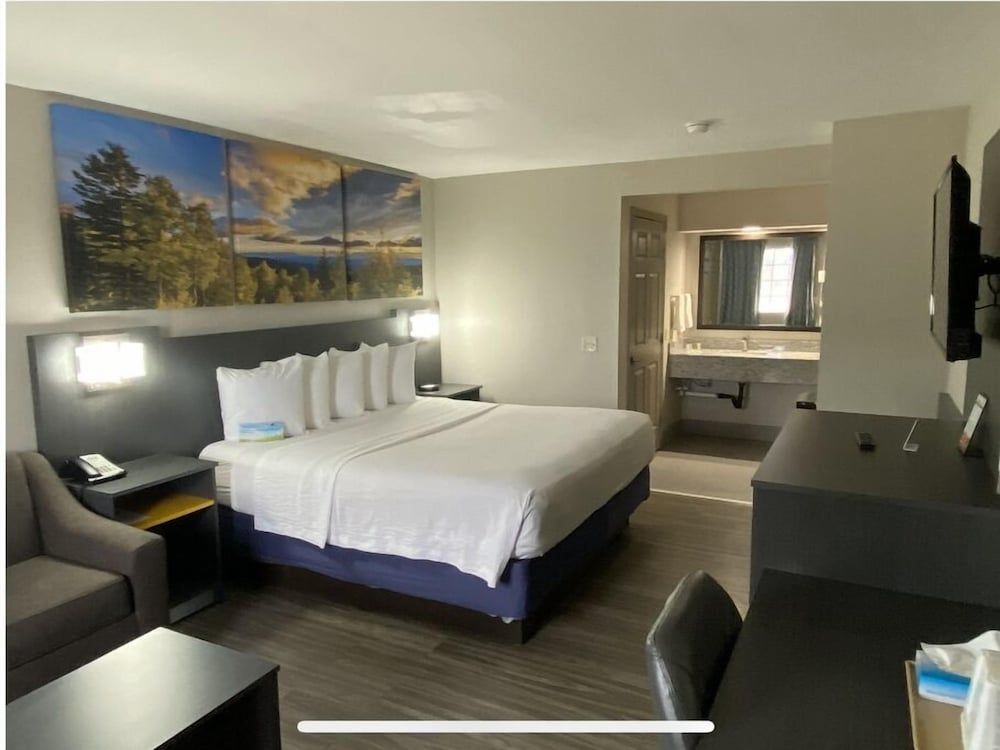 Room, 1 King Bed, Accessible, Non Smoking (Mobility, Tub w/ Grab Bars)