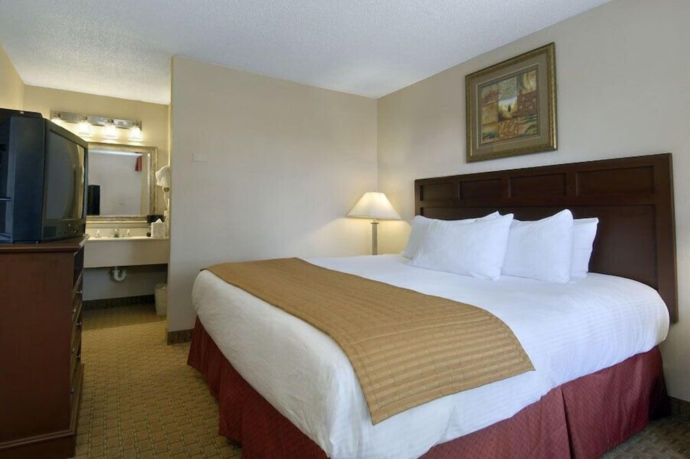 Standard Room, 1 King Bed