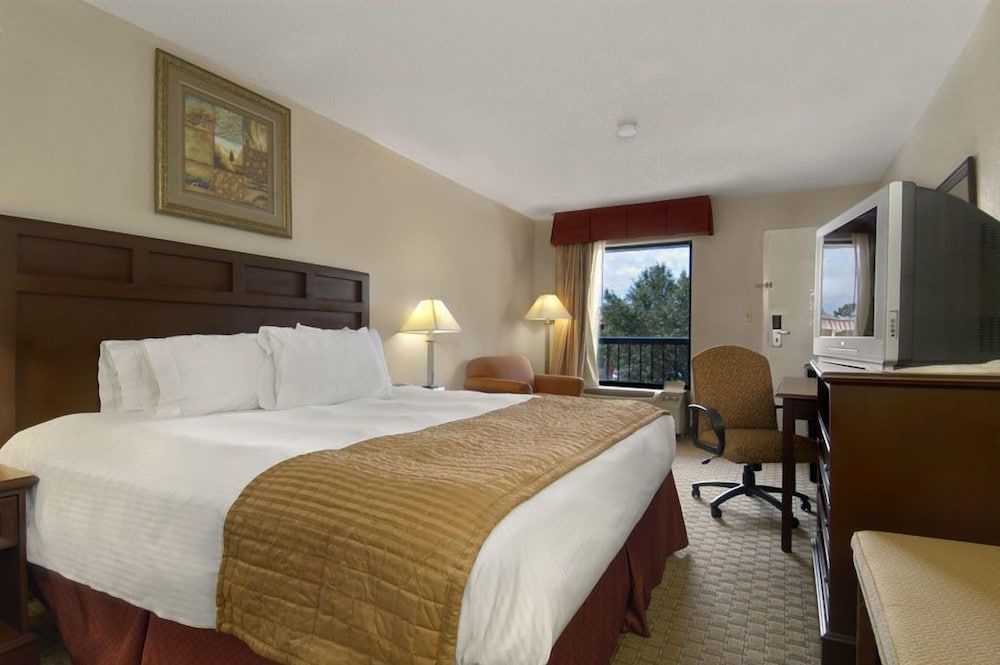Standard Room, 1 King Bed