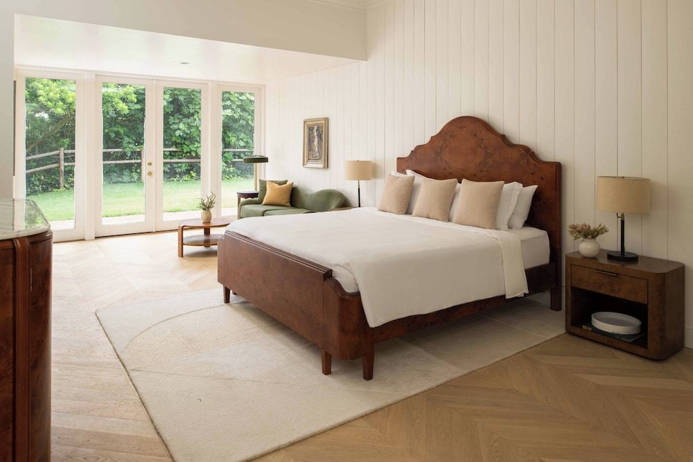 Superior House (Hibiscus Residence)
