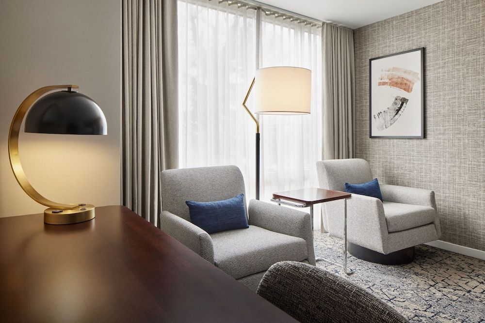 Sheraton Valley Forge Hotel King of Prussia Room, 1 King Bed (Mobility/Hearing Accessible, Tub) 4