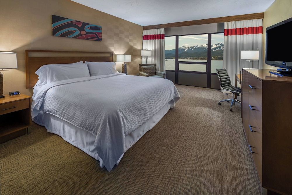 Room, 1 King Bed, Mountain View