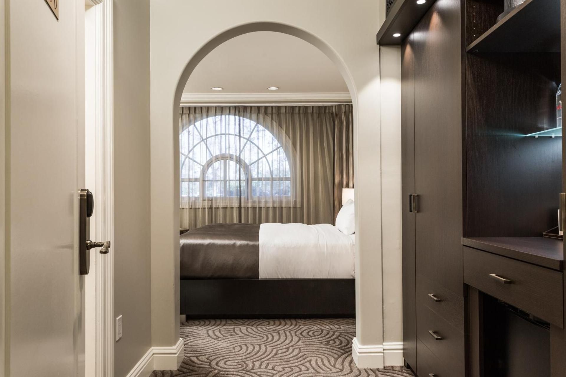 Luxury King Room