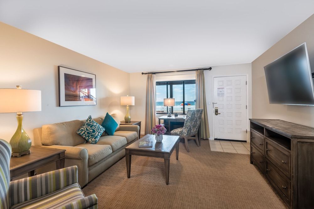 La Jolla Beach and Tennis Club Suite, 1 Twin Bed, Kitchen, Ocean View (Beachfront 1 Bedroom Suite with Kitch) 6