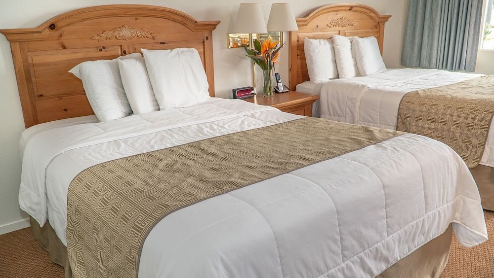 Room, 2 Queen Beds, Non Smoking, Courtyard View