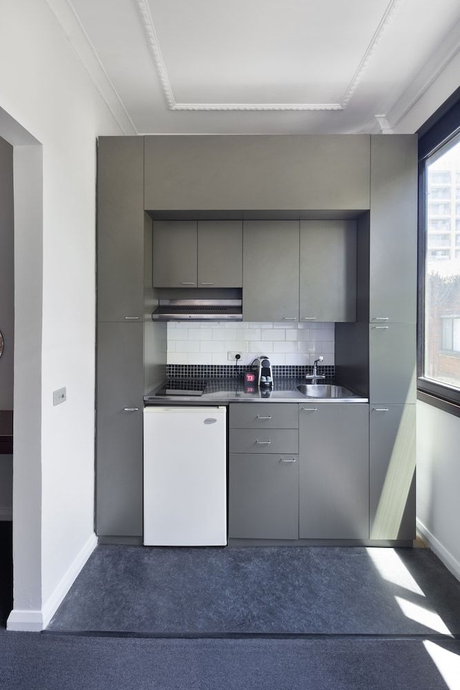Regents Court Sydney Deluxe Twin Studio Apartment 8