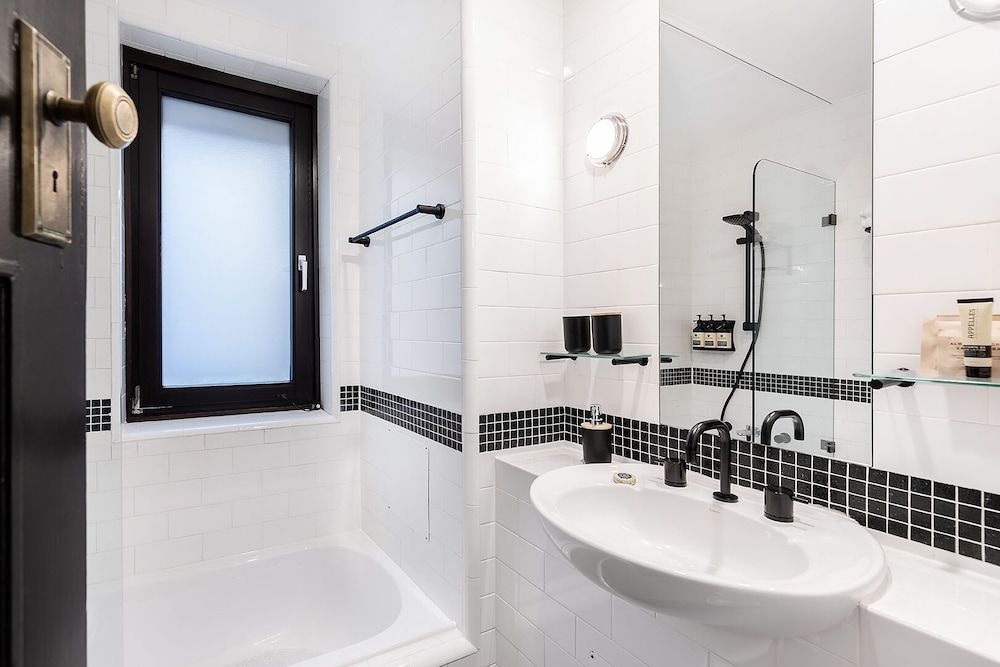 Regents Court Sydney Superior Studio Suite 4