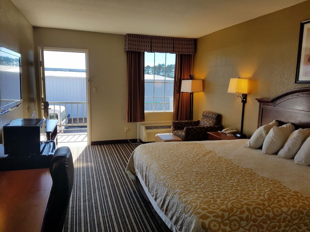 Standard Room, 1 King Bed, Non Smoking