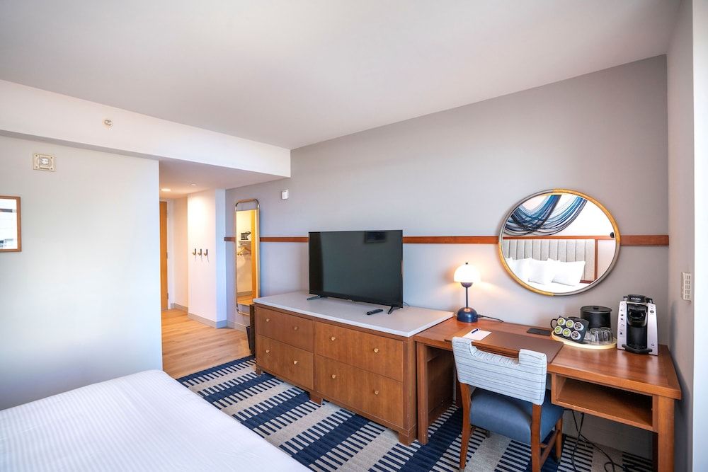 The Penn Stater Hotel and Conference Center Standard Room, 1 King Bed, Accessible 3