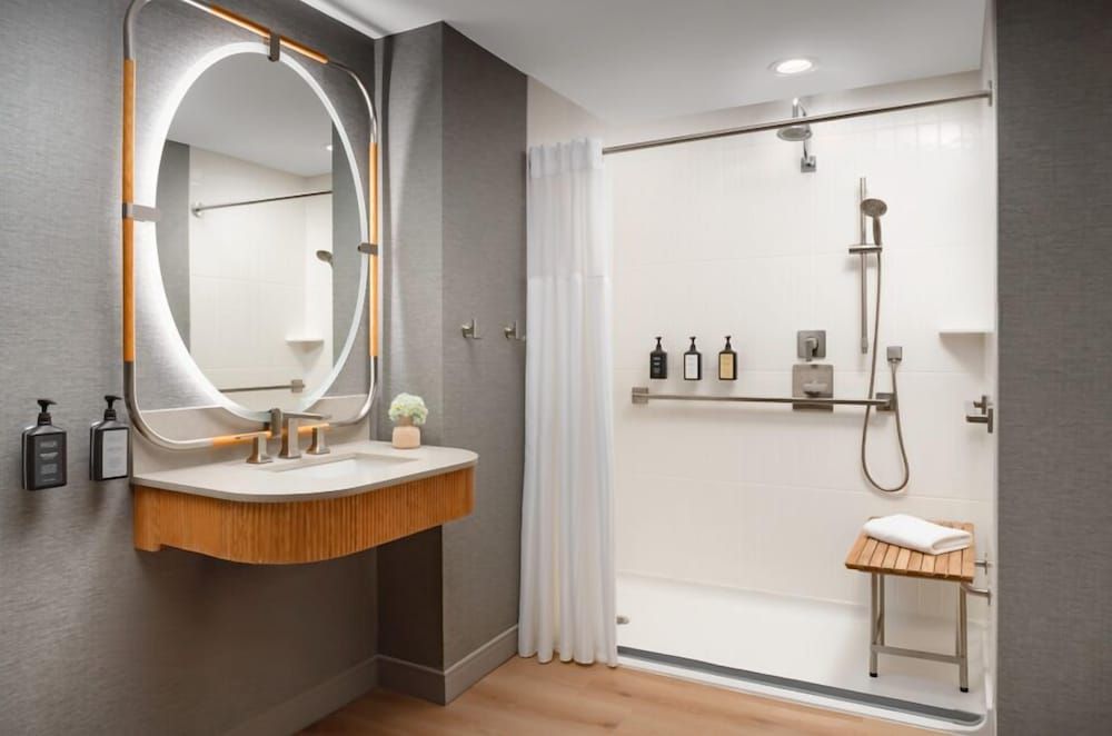 The Penn Stater Hotel and Conference Center Standard Room, 1 King Bed, Accessible 4