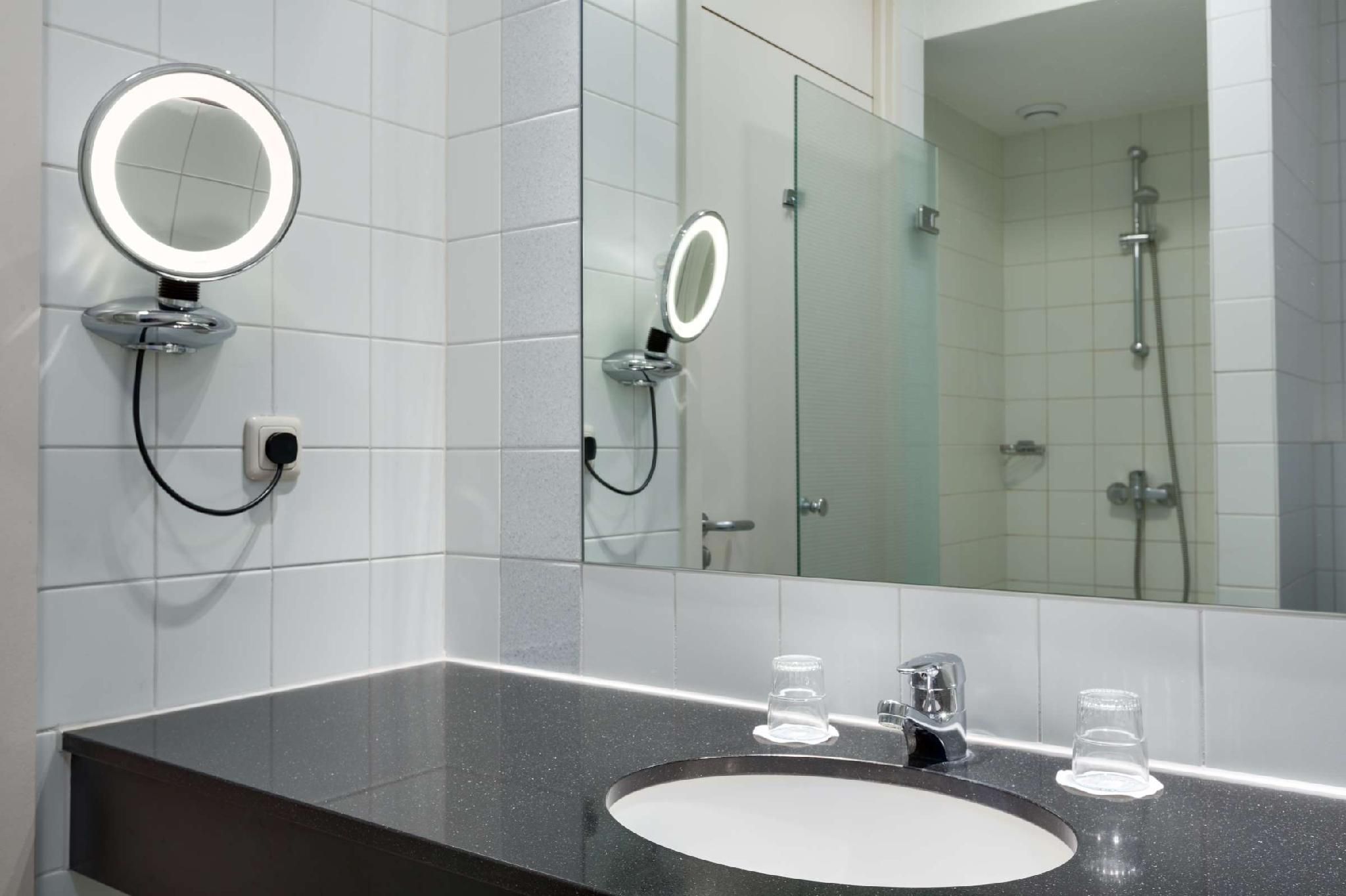 NH Maastricht Standard Basic Room 3