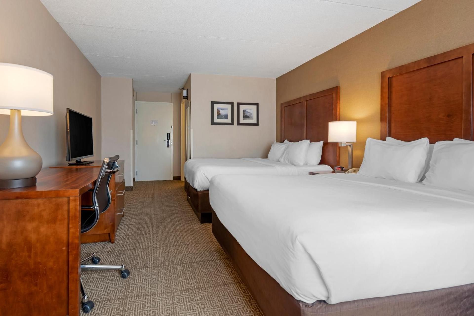 undefined Comfort Inn The Pointe 8