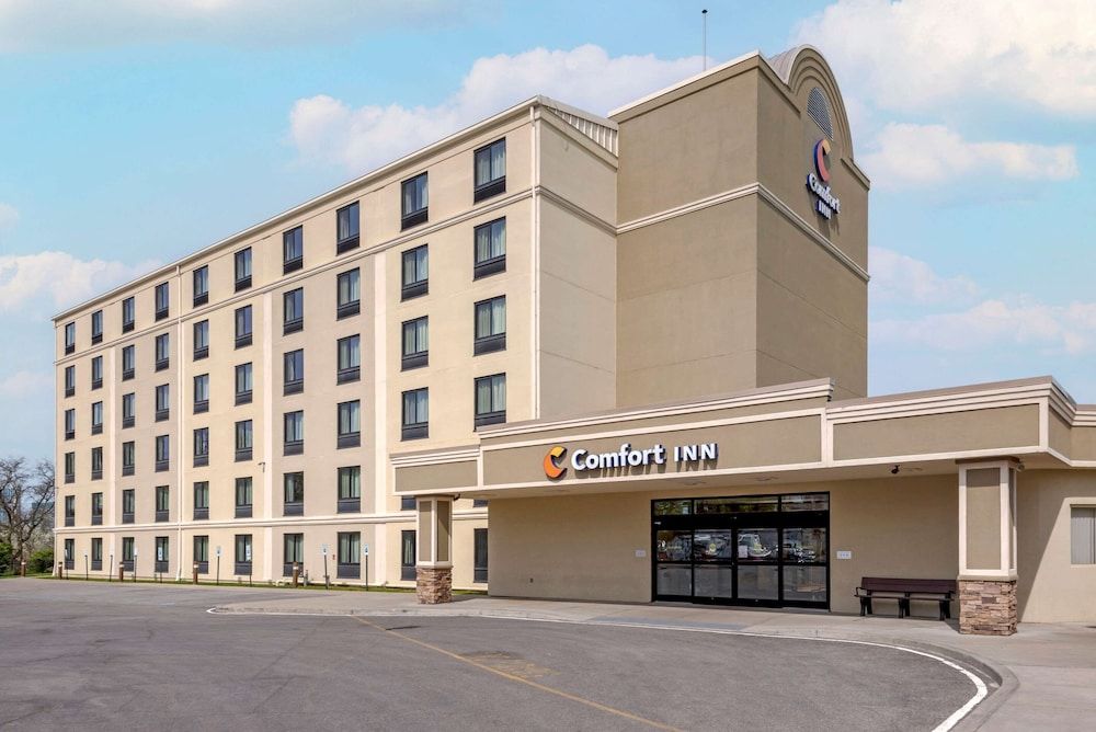 undefined Comfort Inn The Pointe 2