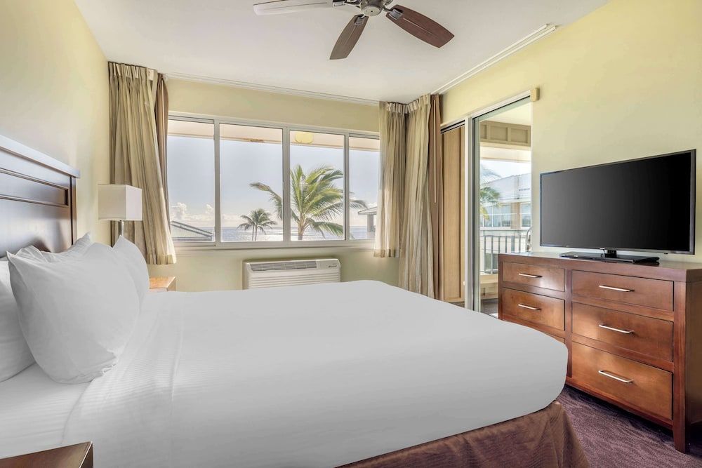 2 BEDROOM OCEAN VW 1 KING 1 QUEEN RI SHWR
