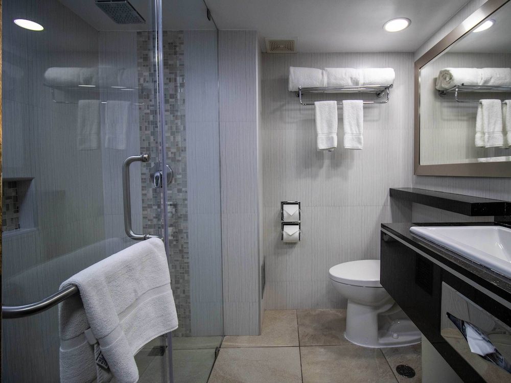 Hotel Araiza Mexicali Deluxe Suite, 2 Double Beds 3