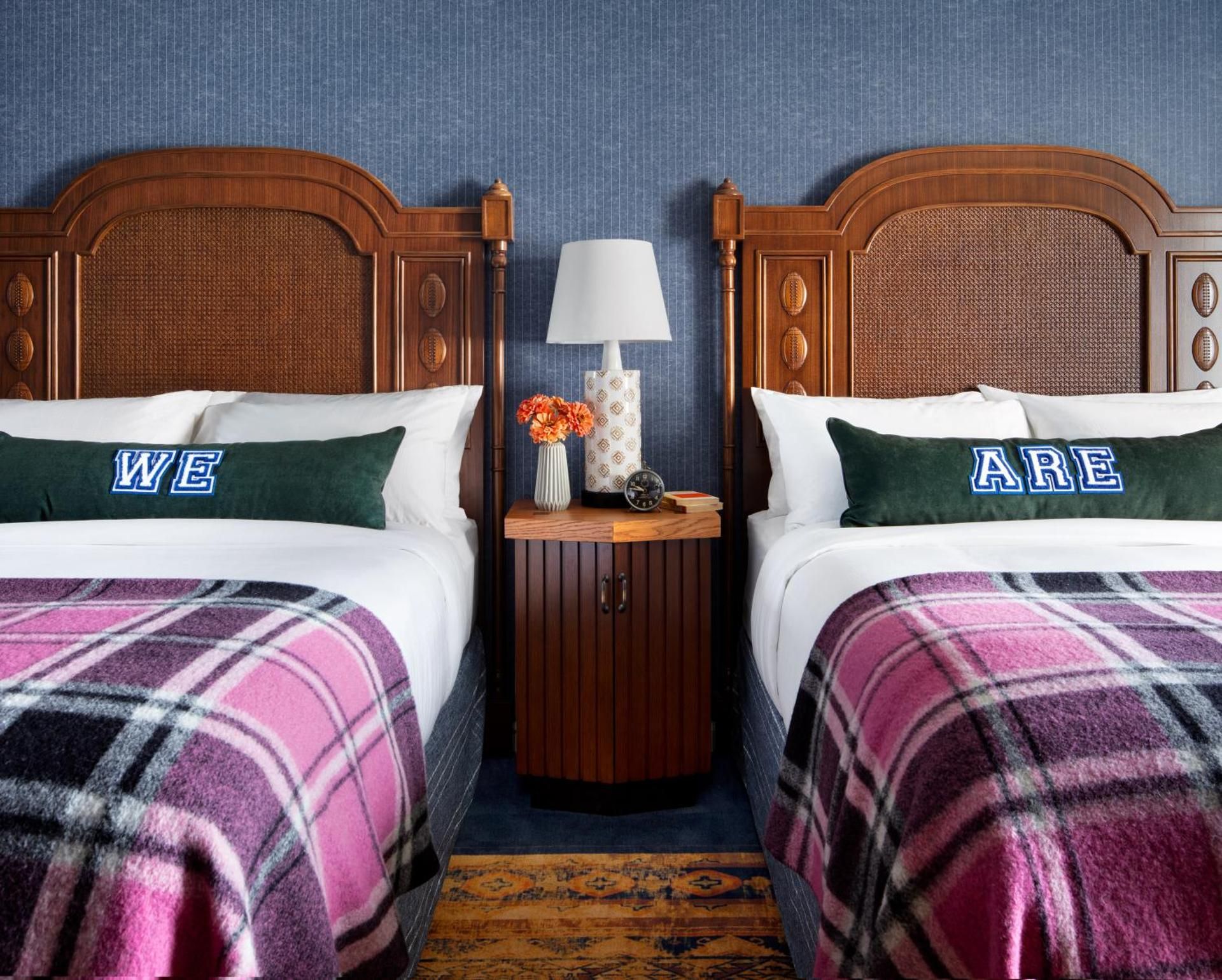 2 Queen Mobility/Hearing Accessible w/Bathtub