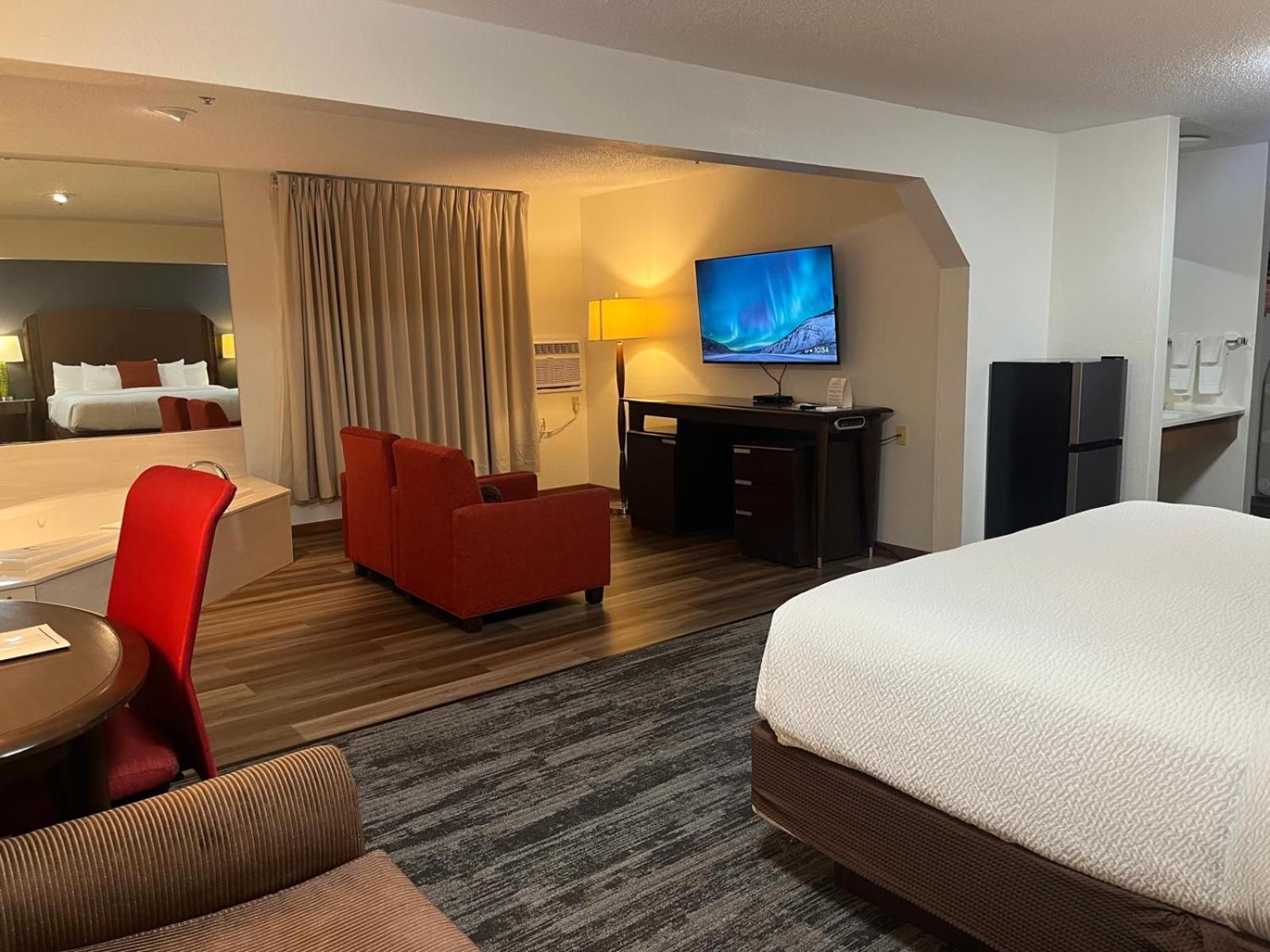 1 King Bed, Deluxe Suite, Non-Smoking